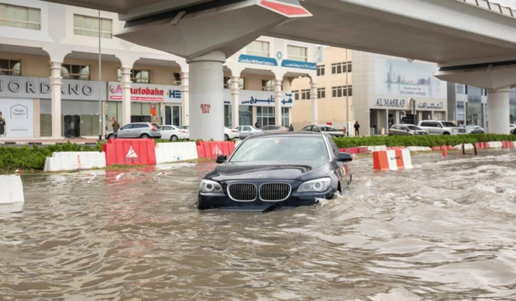 Noodweer in Dubai